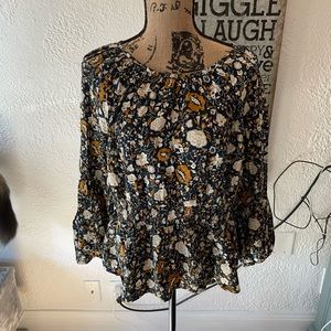 NWT! Universal Thread Top